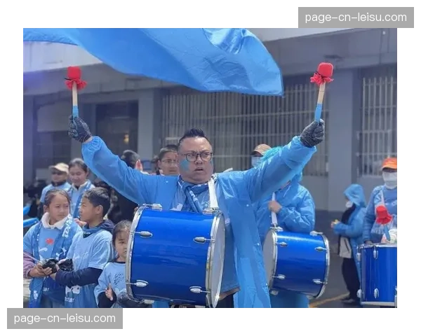 特写：暴雨中的坚守，河南队主场球迷高歌助威